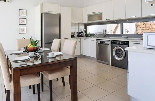 Miliou House | Awesome home in Neo Chorio