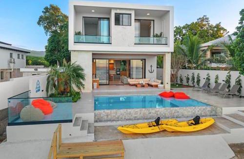 Punta Rucia House | Beachfront Modern Villa with Pool AZURE
