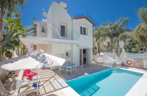 Pernera Villa | Beautiful 5 Star Holiday Villa in a Prime Location in Protaras