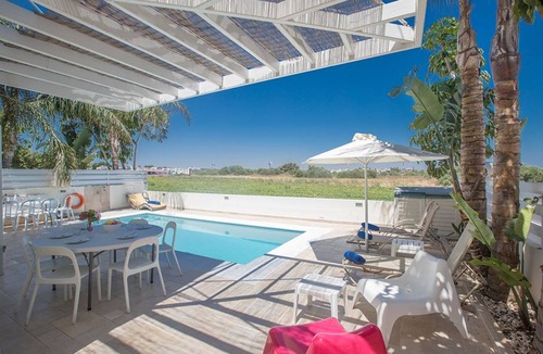 Pernera Villa | Beautiful 5 Star Holiday Villa in a Prime Location in Protaras