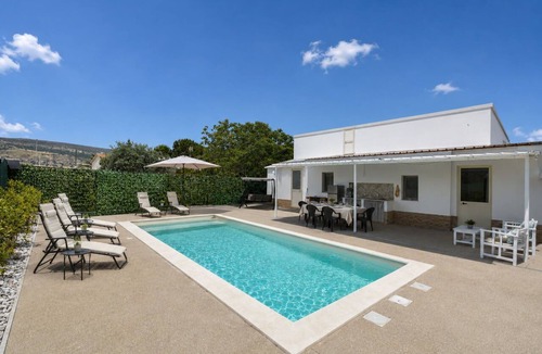 Comiso Villa | Beautiful private villa for 6 people with WIFI, A/C, private pool, patio and pets allowed