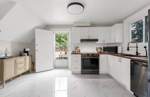 Downtown Apartment | Bright & Modern Loft w/Patio, By Falls & Wineries