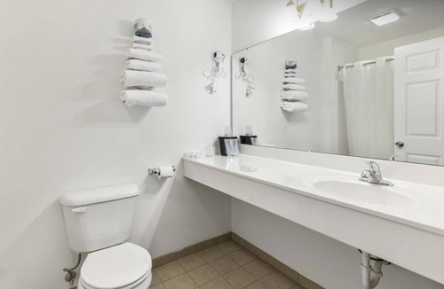 Red Bud Bed & Breakfast | Bright Single King Suite in the Heart of Red Bud!