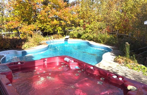 Sainte-Marguerite-du-Lac-Masson Villa | Rare - Victorian Villa 5 bedrooms, 3 bathrooms on an animal park + spa+ pool