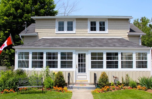Wellington House | Cape Cod style home in the heart of the lakeside village of Wellington