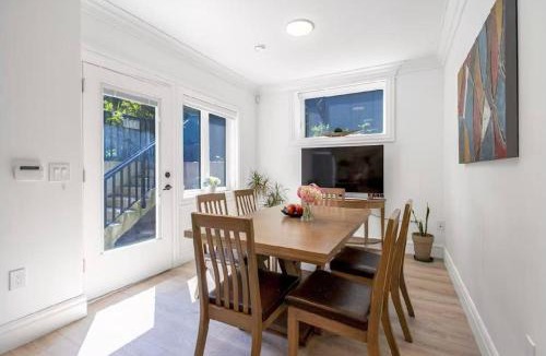 West Side Bed & Breakfast | Carol Cozy Garden Home