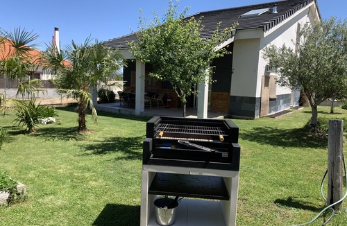 Aldea del Fresno Villa | Casa110, in Aldea del Fresno. Next to the field and the river. Groups and family