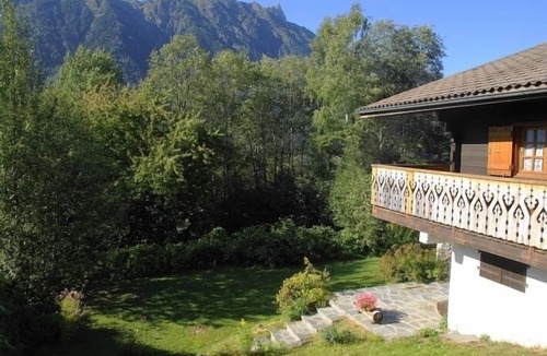 Les Bossons Ski Chalet | Chamonix - Mont Blanc QUIET INDEPENDENT CHALET FOR 2 TO 6 PEOPLE