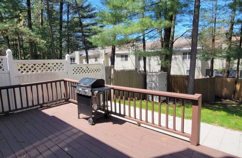 Geyser Crest House | Charming 2 Bedroom 3 bathroom Townhouse, minutes from Saratoga Springs!