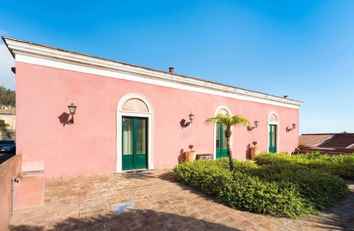 Viagrande Villa | Charming house with pool in Viagrande