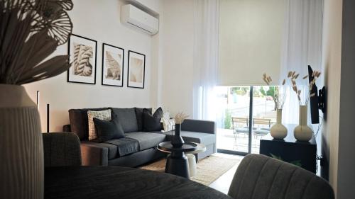 Larnaca Apartment | City and Sea 12