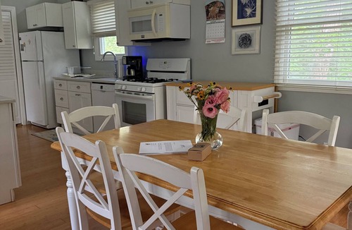 Tisbury House | Contemporary Pet-Friendly Year-round Retreat. In the Woods, Walk to Town.