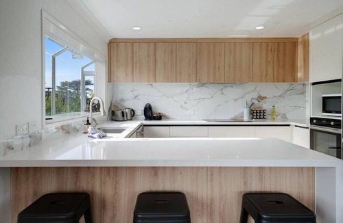 Greenlane - Ellerslie House | Cosy Mt Wellington 5BR Home with Air-Con & Parking