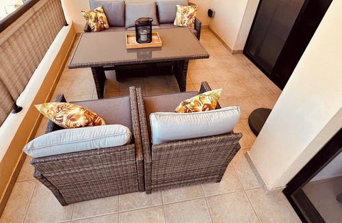 Oroklini Apartment | Cosy village apartment with Oroklini hill views