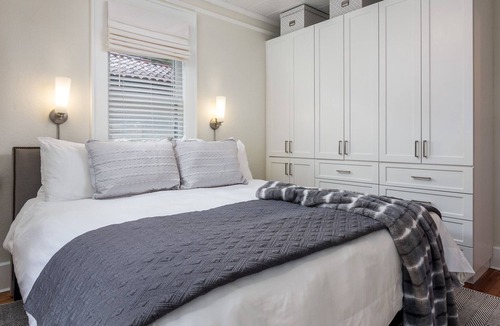 Historic Old Northeast House | COZY BUNGALOW IN OLD NORTHEAST/DOWNTOWN