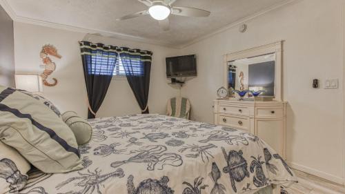 Crystal Beach House | Crystal Villas 6A - Just a few steps and your toes will be in the sand with Beach Service Included