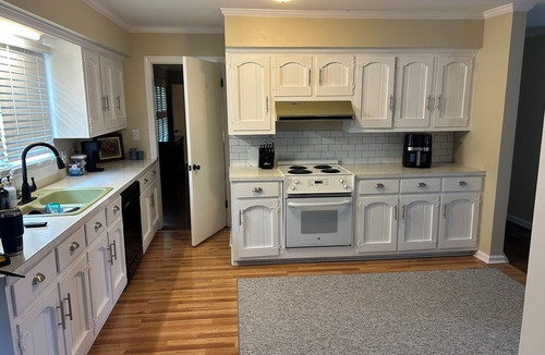 King House | Dud's Den - Cozy 2BR/2BA House in King -close to restaurants & Hanging Rock