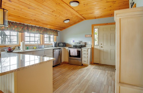 Chazy House | 'Eagles Rest' Peaceful Cottage on Lake Champlain