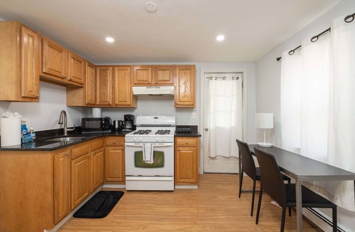 Arefth Apartment | Economy 2 Bed w/Free Parking