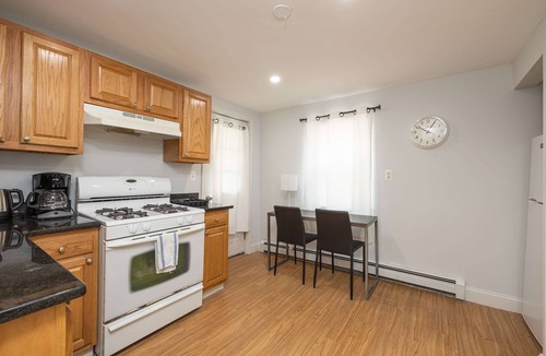 Arefth Apartment | Economy 2 Bed w/Free Parking