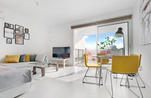 Lykabittos Apartment | Glabur Stays - The Fabulous 2 BDR - Nicosia City, Free Parking & Wifi, Welcomes You!