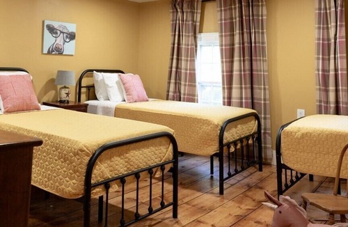 New Hampton Apartment | Harrison Suite
