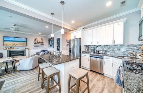 North End House | Heart of OCNJ! 5BR/4BA Beach Block Condo w/Elevator -Sleeps 16!