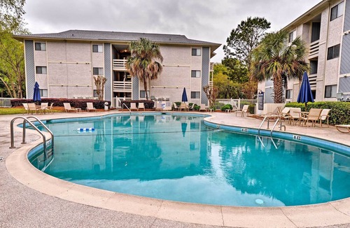 Folly Field Condo | Hilton Head Condo: Beach Supplies, Walk to Shore!