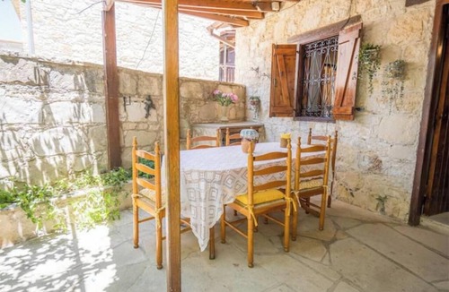 Lofou House | House of the Lofou Vines
