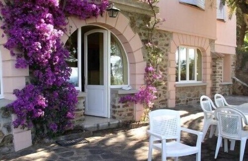 Le Rayol Villa | In the quietness, facing the sea, with a large shaded garden