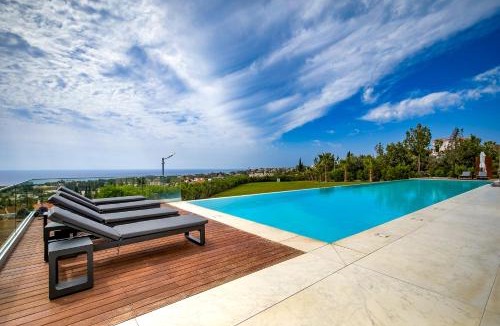 Peyia Town Villa | J&C Villa Seacave with Infinity Pool
