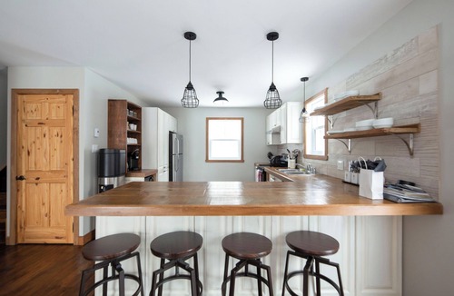 St-Adolphe-d'Howard Ski Chalet | L'Exode au Ruisseau | 4season Spa | Lake | PoolTable | AC |In/Out Fireplace| BBQ