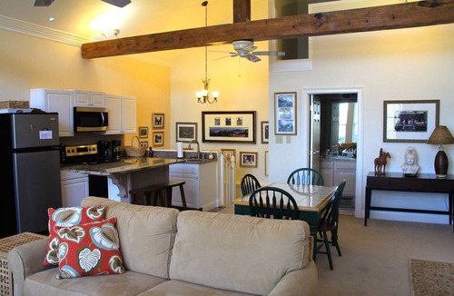 Gilbert House | LAKE COTTAGE WITH DECK - 5 Star - 2 kayaks - 40 minutes to Columbia