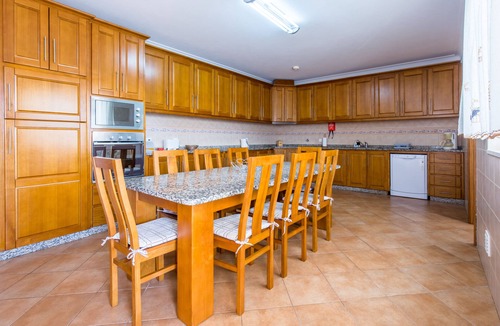 Albufeira Villa | Large Spacious 4 Bed Villa With Private Pool, Air Conditioning And Heated Pool