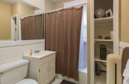 West Fens Condo | LARGE Studio Fenway/BackBay close to HOSPITALS & T