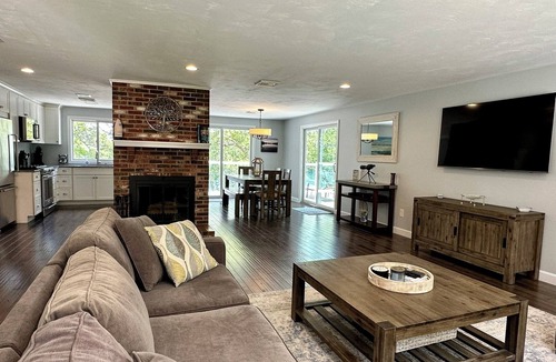 West Barnstable House | Located directly on Pond, Swimming, Kayaking, Fishing, Beach Pass, A/C, Clean!