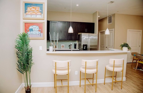 East Cambridge House | Luxe 2BR Townhouse | Parking | Private Entry
