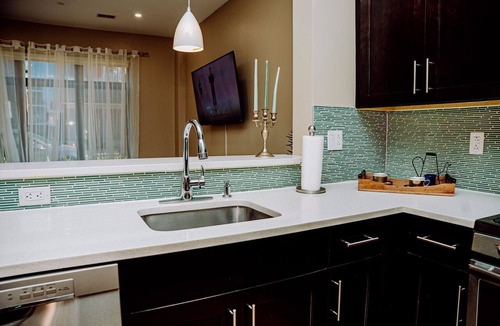 East Cambridge House | Luxe 2BR Townhouse | Parking | Private Entry