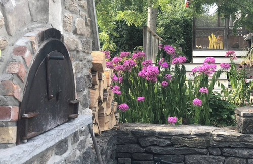 Prince Edward House | Luxurious Vacation Retreat in PEC w/Pool, Sauna, Basketball court, pizza oven