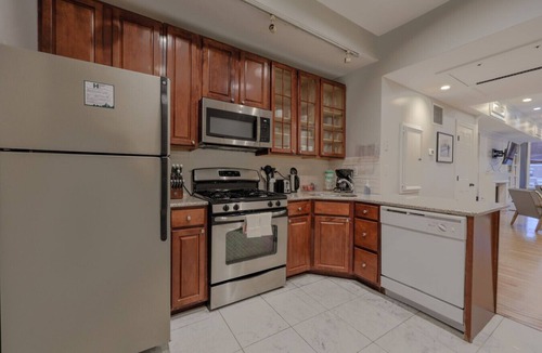 West Fens Apartment | Luxury Home located in Back Bay 8min walk to Fewnway Park, close to Boston University, Berklee & MIT