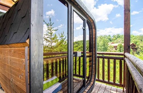 Caton Cabin | ~LUXURY~ INDOOR POOL/GAZEBO/OUTDOOR FIREPLACE/GAME RM/GOLDEN TEE/SAUNA/HOT TUB!
