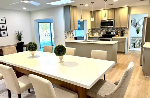 Tampa Villa | Luxury Modern Waterfront Villa - Saltwater Pool/Fishing Dock/BBQ - Sleeps 12