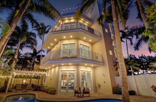 Pompano Beach House | Luxury villa wpool rooftop bar fire pit