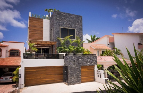 Zona Hotelera Villa | Luxury Waterfront Villa with private gym and cinema