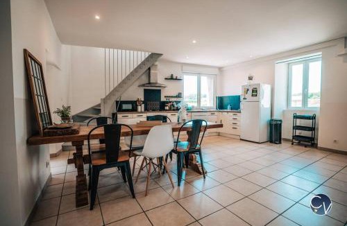 Saint-Marcel-de-Careiret House | Maison de village cosy avec terrasse privée