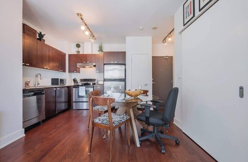 Bathurst Quay Apartment | Modern 1BR Waterfront Condo near Downtown