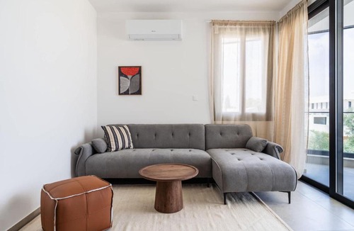 Livadia Apartment | Modern 1BR with Balcony & Free Parking Livadia