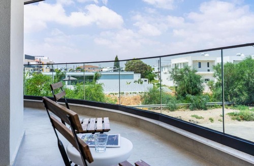 Livadia Apartment | Modern 1BR with Balcony & Free Parking Livadia