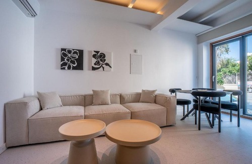 Old Town Apartment | Modern 2BR,Old Town Pafos
