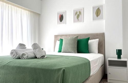 Neapolis Apartment | Modern 3BDR Top Floor Lux Suite Balcony